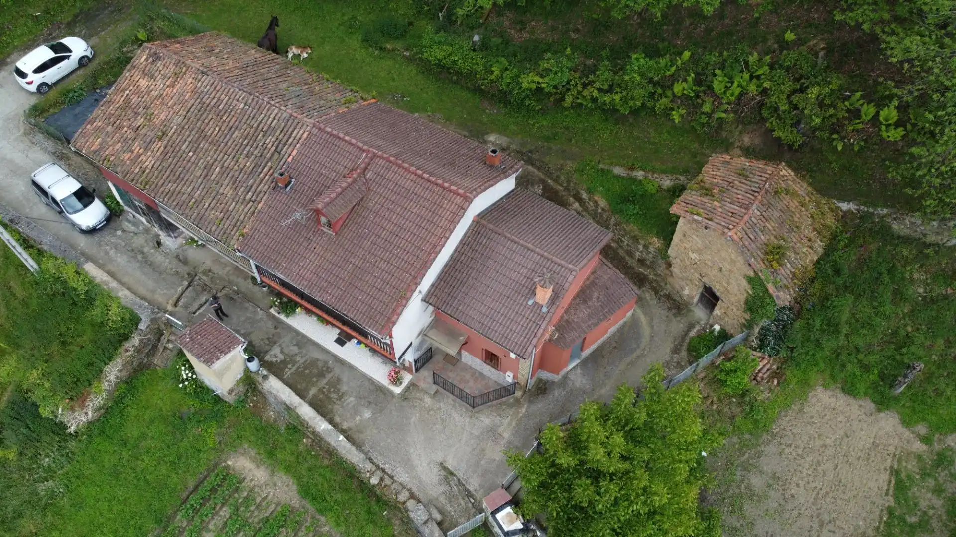 Vista exterior de Finca rústica en venda en San Martín del Rey Aurelio amb Calefacció