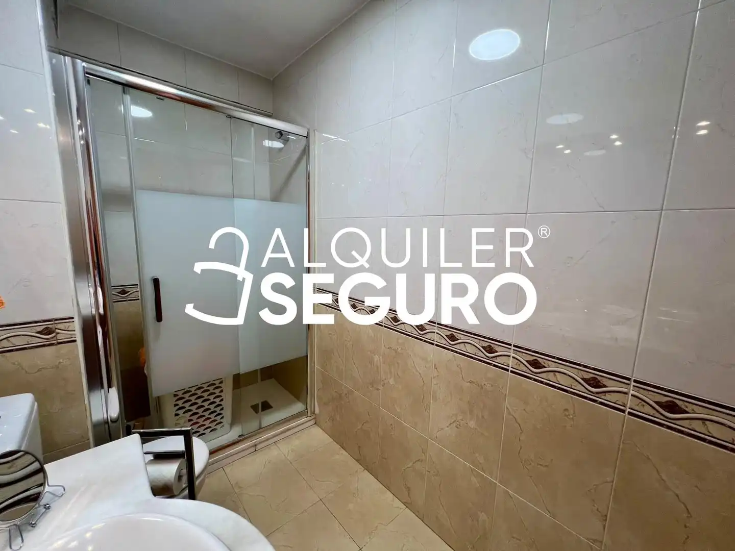 Badezimmer von Wohnung zur Miete in Madrid mit Heizung und Möbliert
