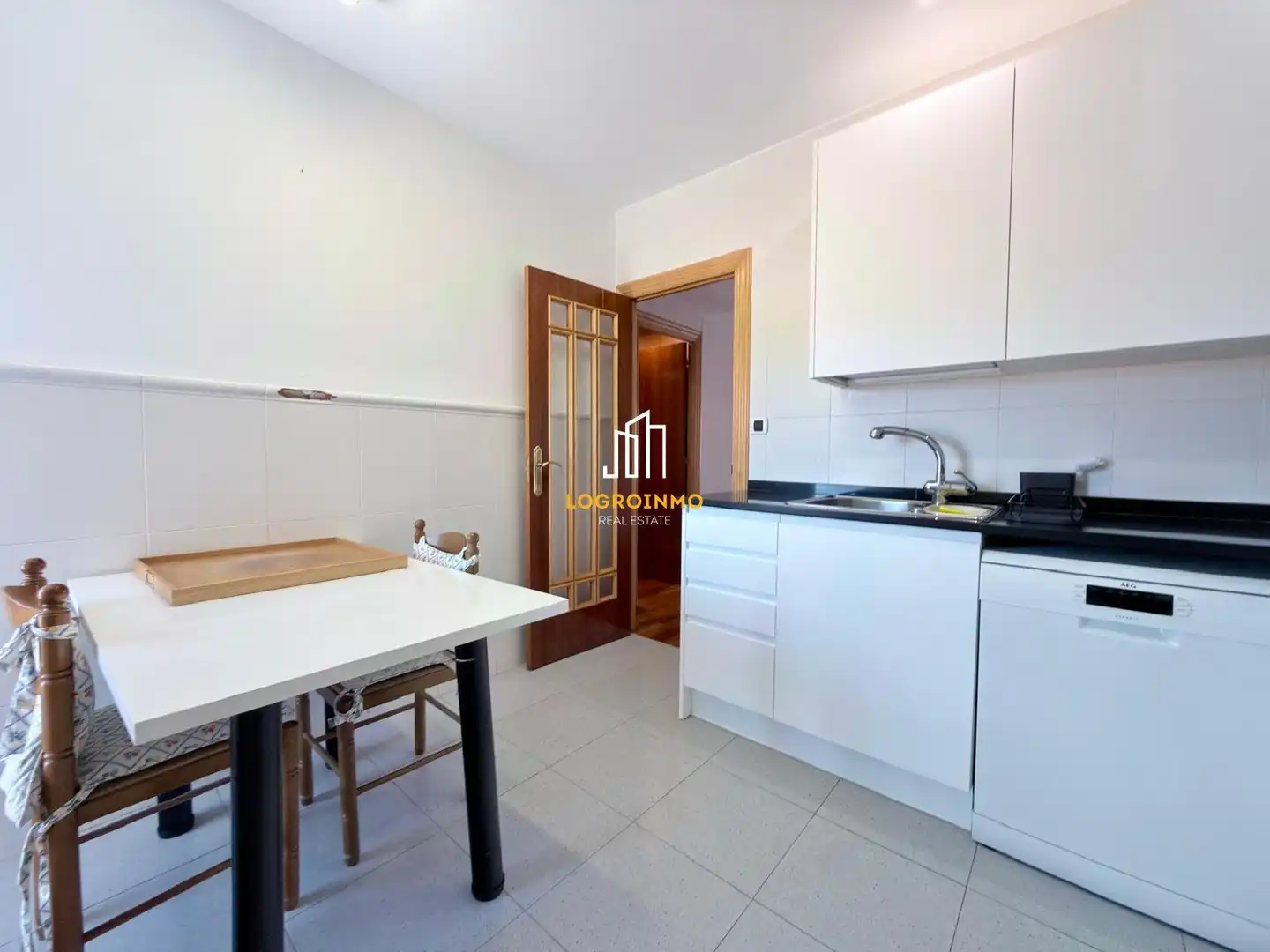 Kitchen of Flat for rent in  Logroño  with Air Conditioner, Heating and Terrace