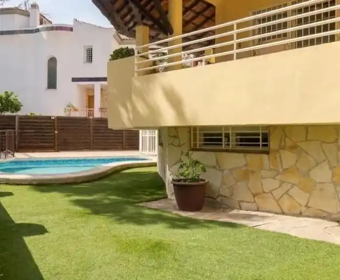 Piscina de Casa o xalet en venda en Torremolinos amb Aire condicionat, Jardí privat i Terrassa