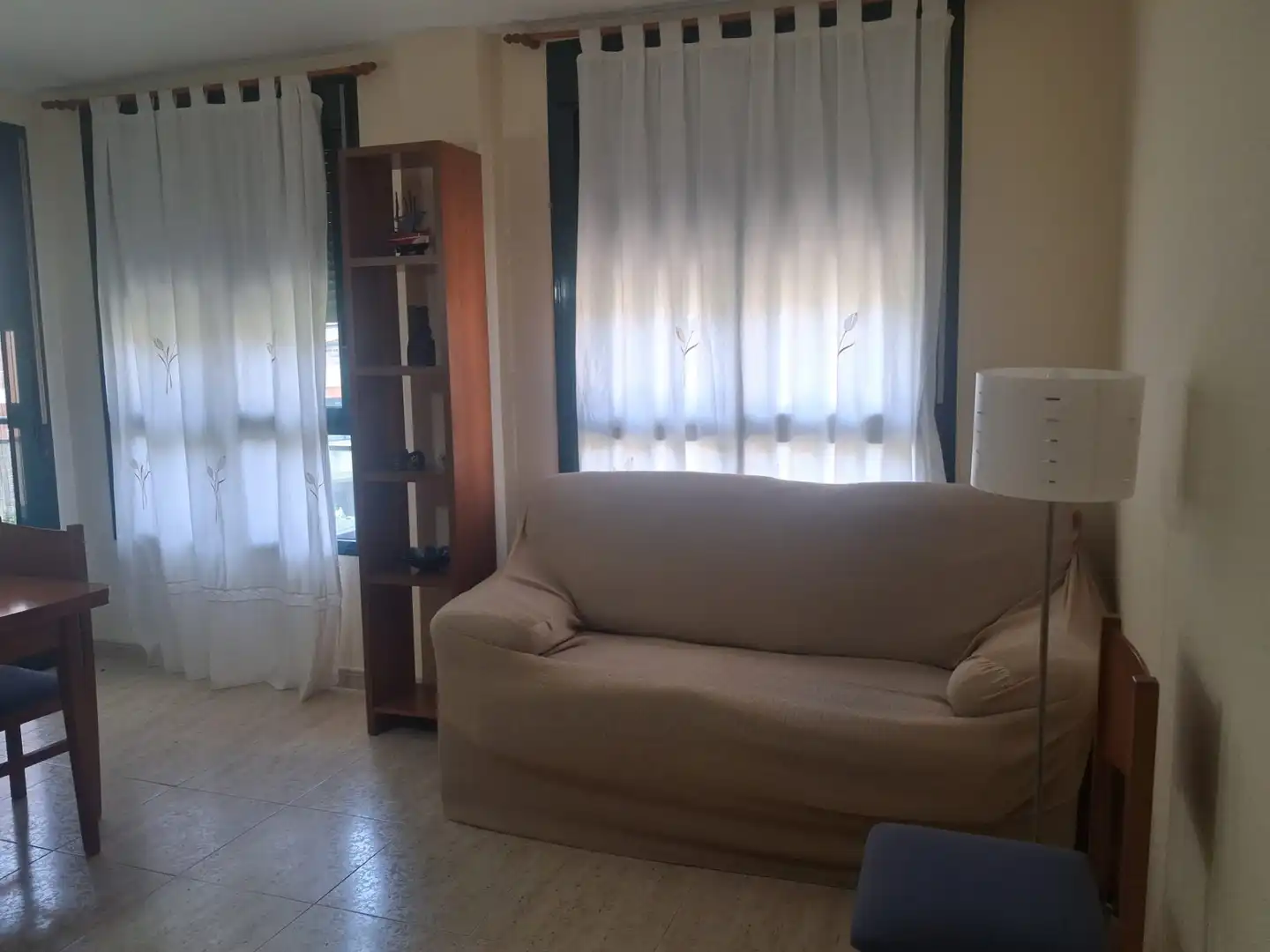 Sala de estar de Piso de alquiler en Benicarló con Aire acondicionado, Terraza y Piscina