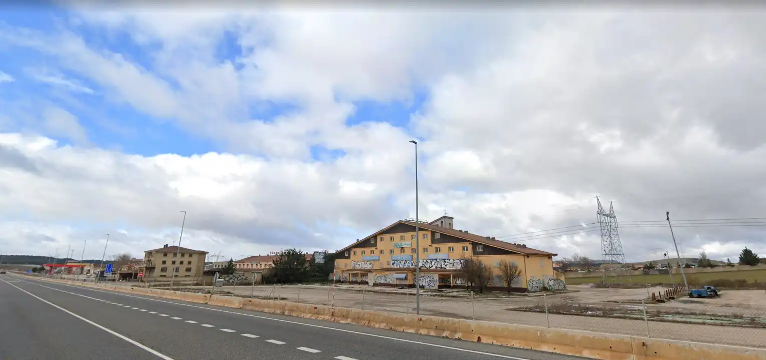 Edificio en venta en Calle el Charquillo, Monasterio de Rodilla