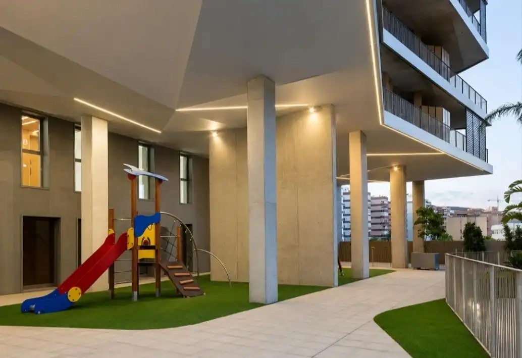 Terraza de Piso de alquiler en Almería con Aire acondicionado, Calefacción y Jardín privado