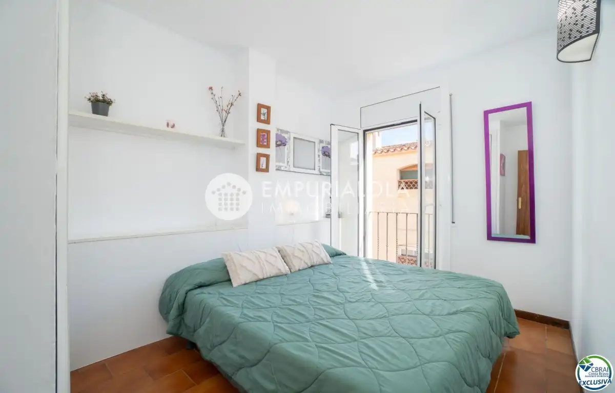 Dormitori de Apartament en venda en Empuriabrava amb Aire condicionat, Piscina i Moblat