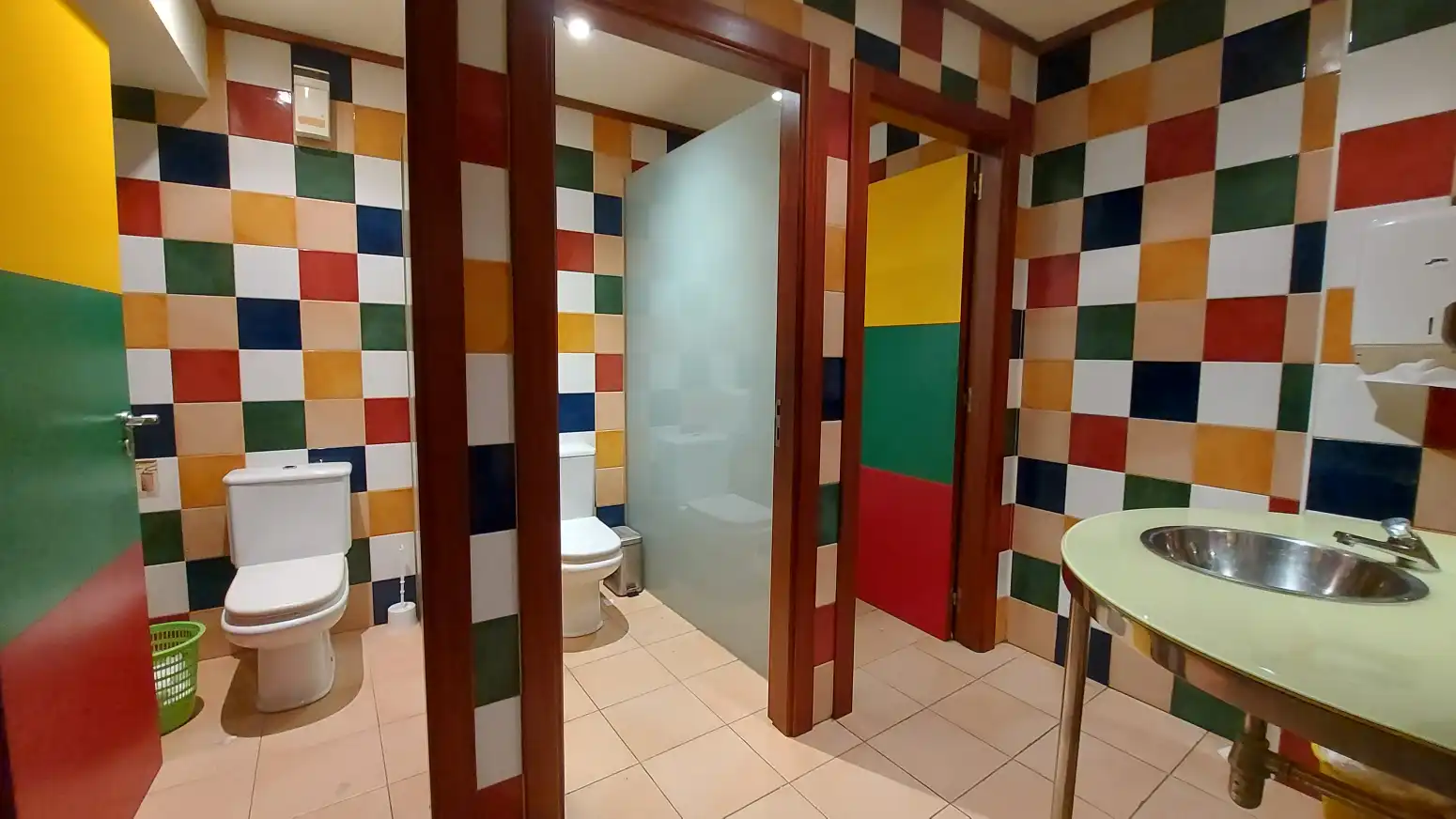 Bathroom of Commercial properties for rent in  Logroño  with Air Conditioner
