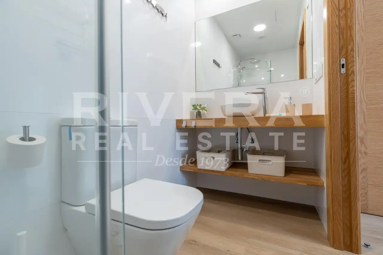 Baño de Apartamento en venta en Sanxenxo con Aire acondicionado, Calefacción y Terraza