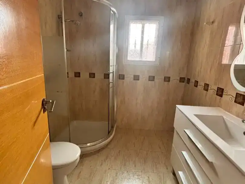 Bathroom of Flat for sale in Torrevieja  with Air Conditioner, Swimming Pool and Balcony