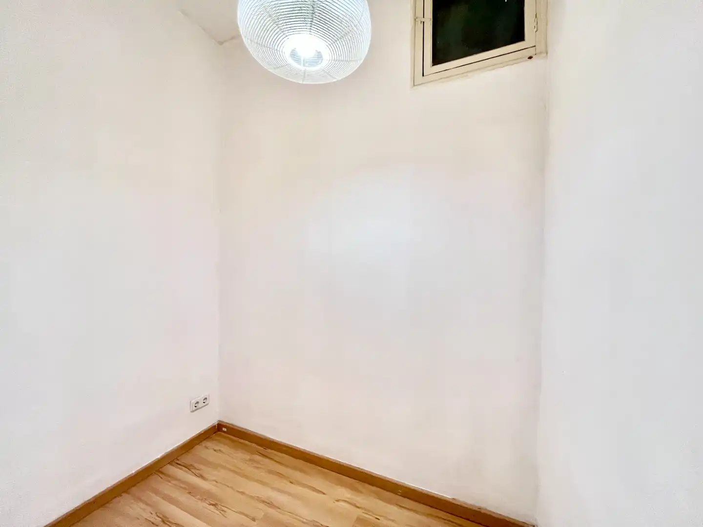 Bedroom of Flat for sale in Barcelona  with Parquet flooring, Oven and Balcony