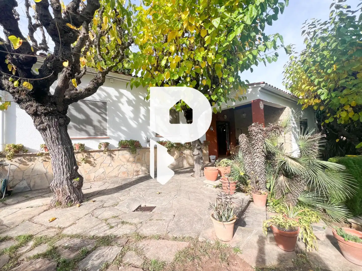 Vista exterior de Casa o xalet en venda en Vallirana amb Calefacció, Jardí privat i Terrassa