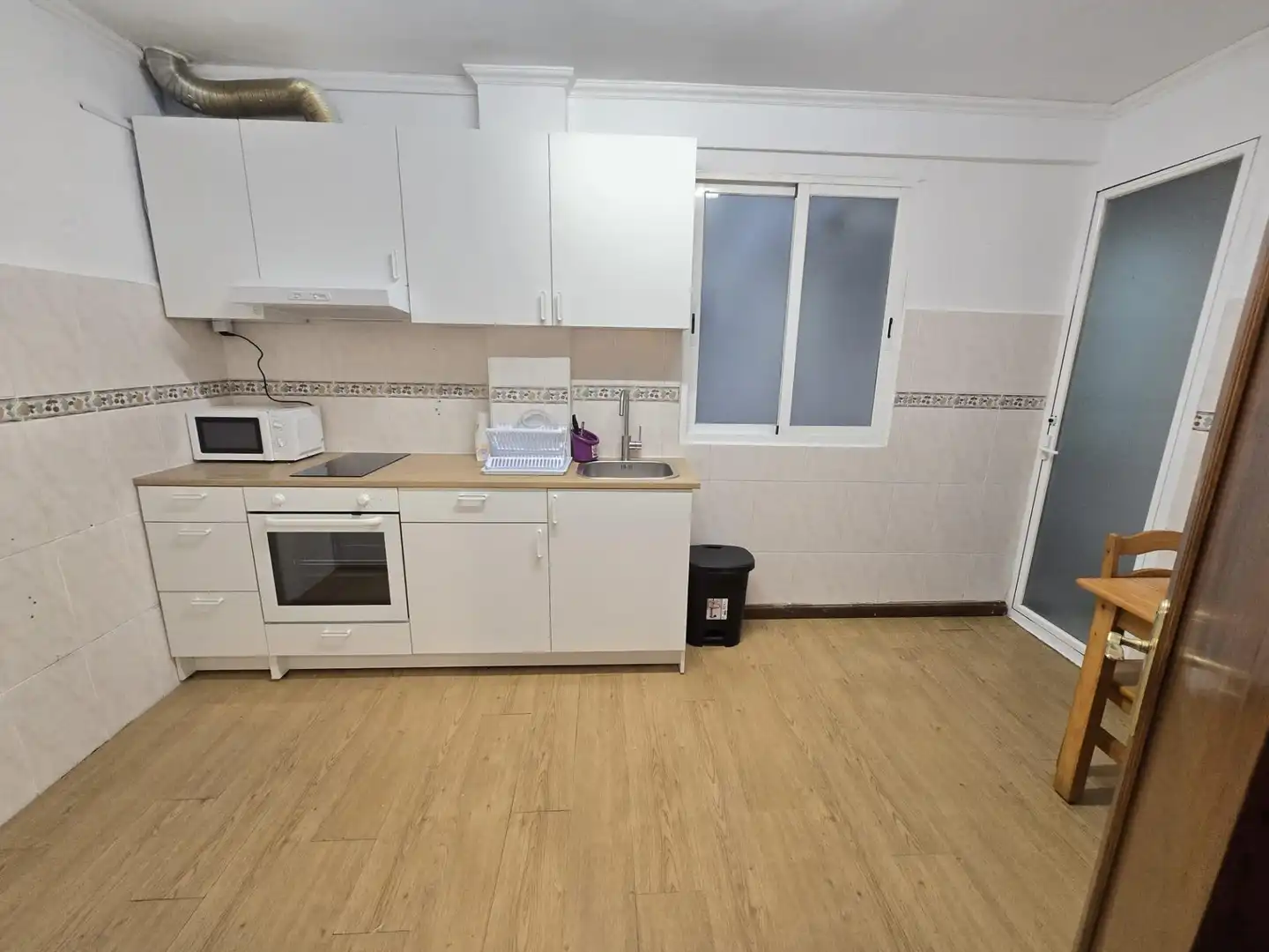 Cocina de Piso de alquiler en Vigo  con Calefacción, Parquet y Amueblado