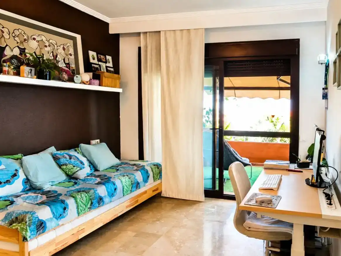 Habitación de Piso en venta en Estepona con Aire acondicionado, Piscina y Balcón
