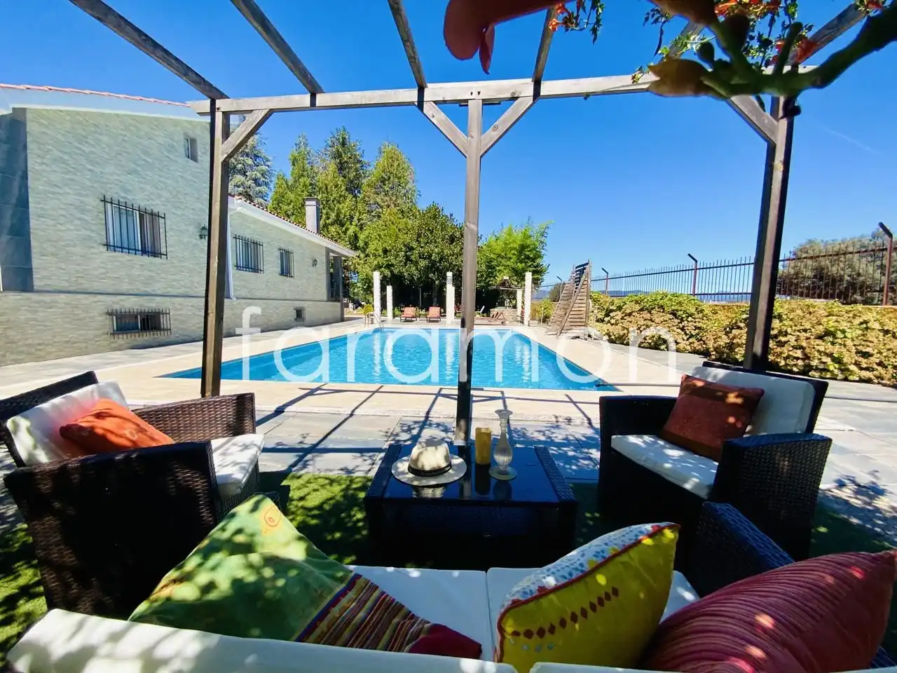 Vista exterior de Casa o chalet en venta en Carracedelo con Calefacción, Jardín privado y Terraza
