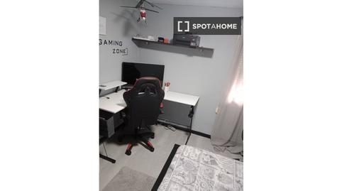 Foto 2 de Pis per a compartir a Els Merinals, Barcelona