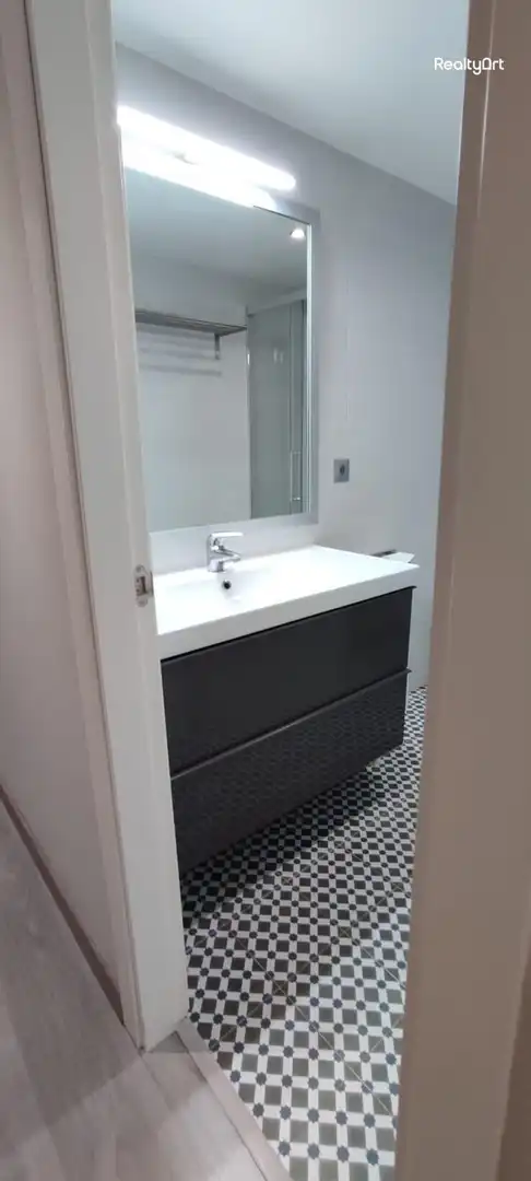 Bathroom of Flat for sale in Sevilla  with Air Conditioner, Heating and Terrace