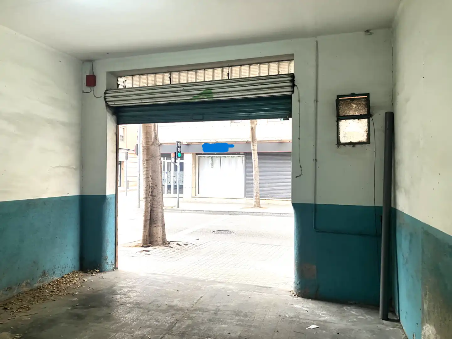 Vista exterior de Local en venta en Badalona