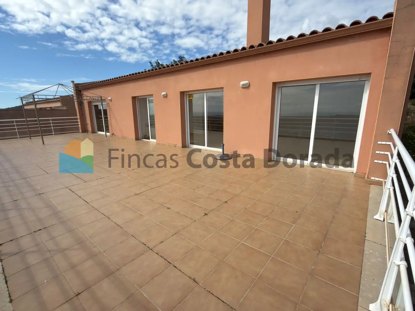 Terrassa de Casa o xalet en venda en Cubelles amb Aire condicionat, Calefacció i Jardí privat