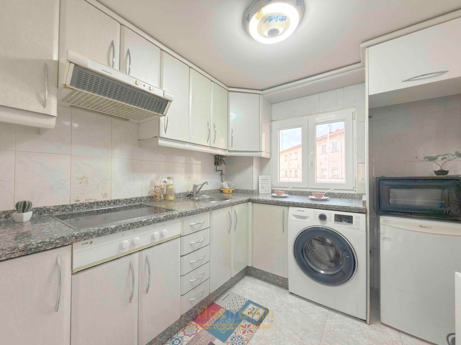Kitchen of Flat for sale in Salamanca Capital  with Heating