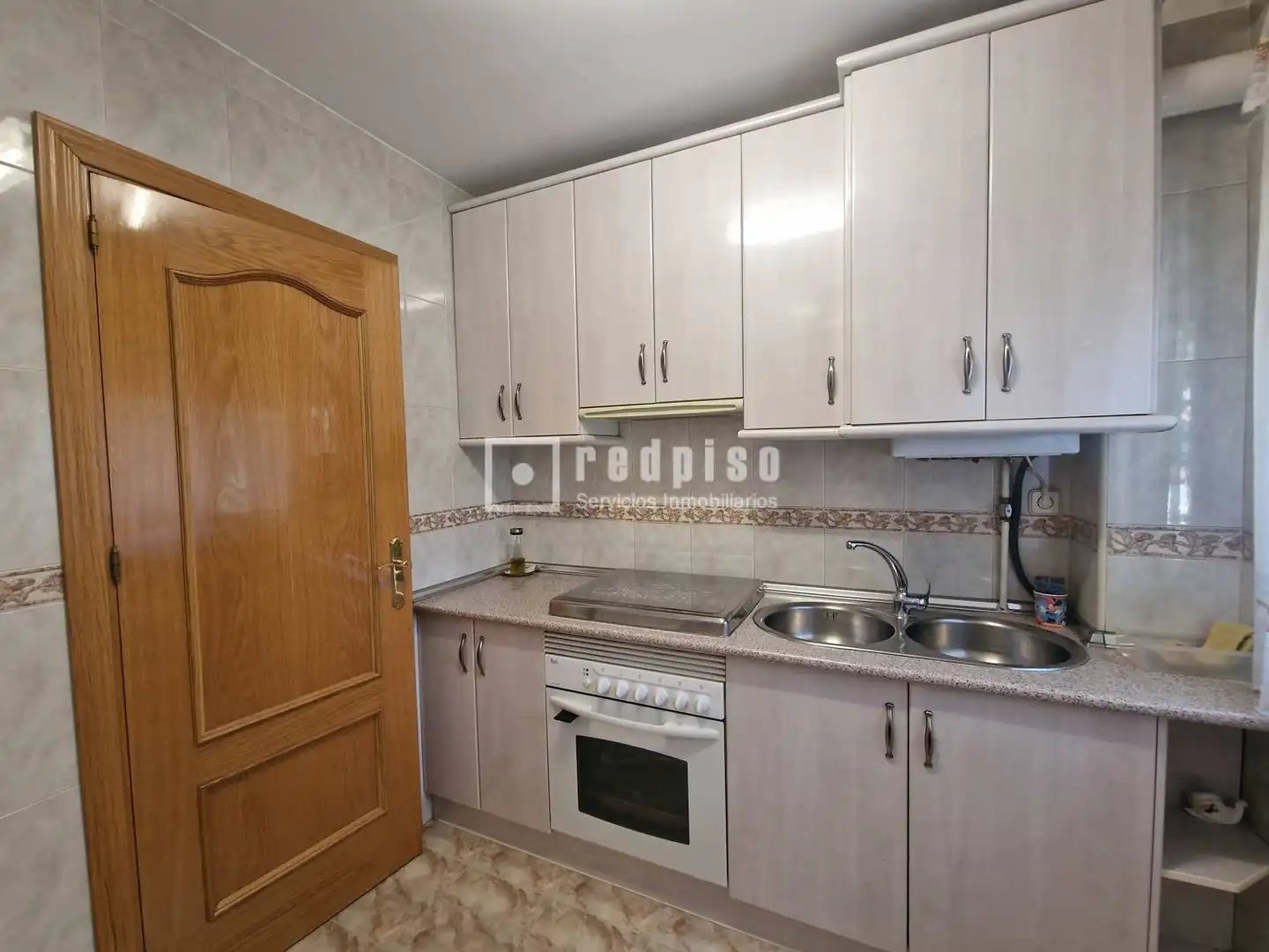 Cuina de Pis en venda en Madrid amb Aire condicionat, Calefacció i Jardí privat