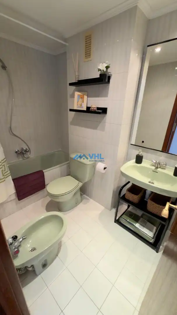 Baño de Piso de alquiler en Castro-Urdiales con Calefacción, Terraza y Amueblado