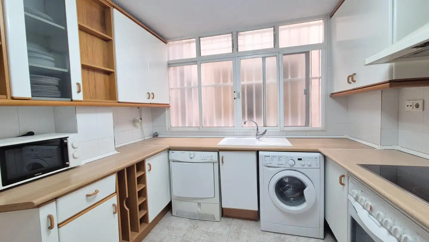 Flat for rent in Plaza Crevillente - Antiguos Juzgados - El Asilo