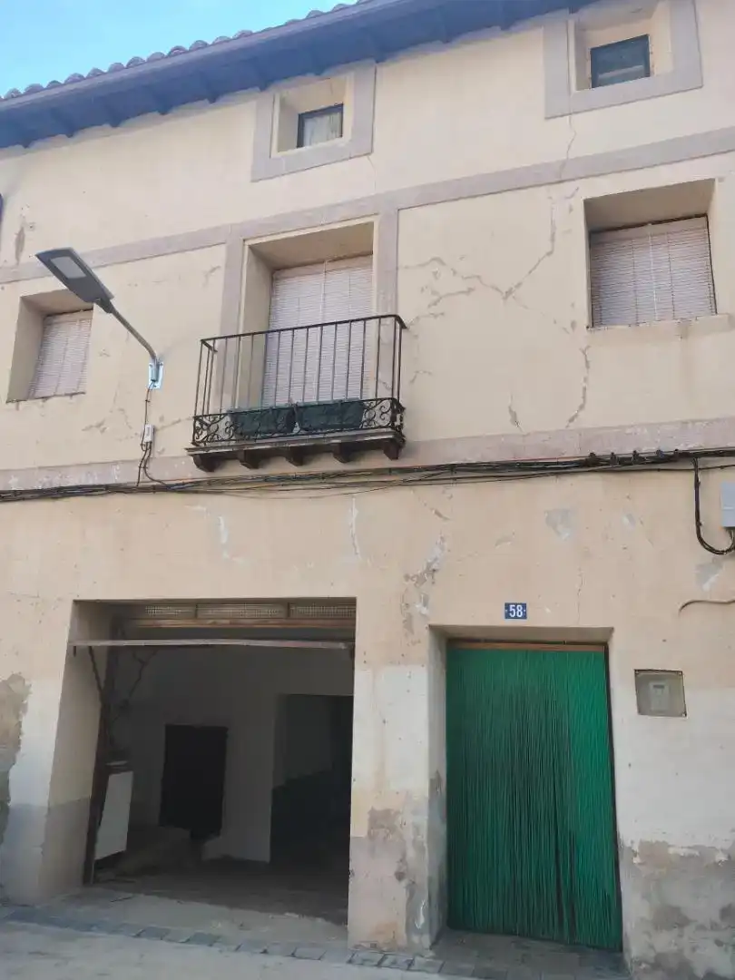 Vista exterior de Casa adosada en venta en La Vilueña con Jardín privado, Trastero y Amueblado