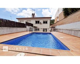 Vista exterior de Casa adosada de lloguer en Argentona amb Calefacció, Jardí privat i Terrassa