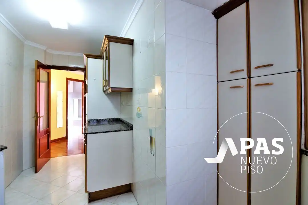 Küche von Wohnung zum Verkauf in Santander mit Heizung