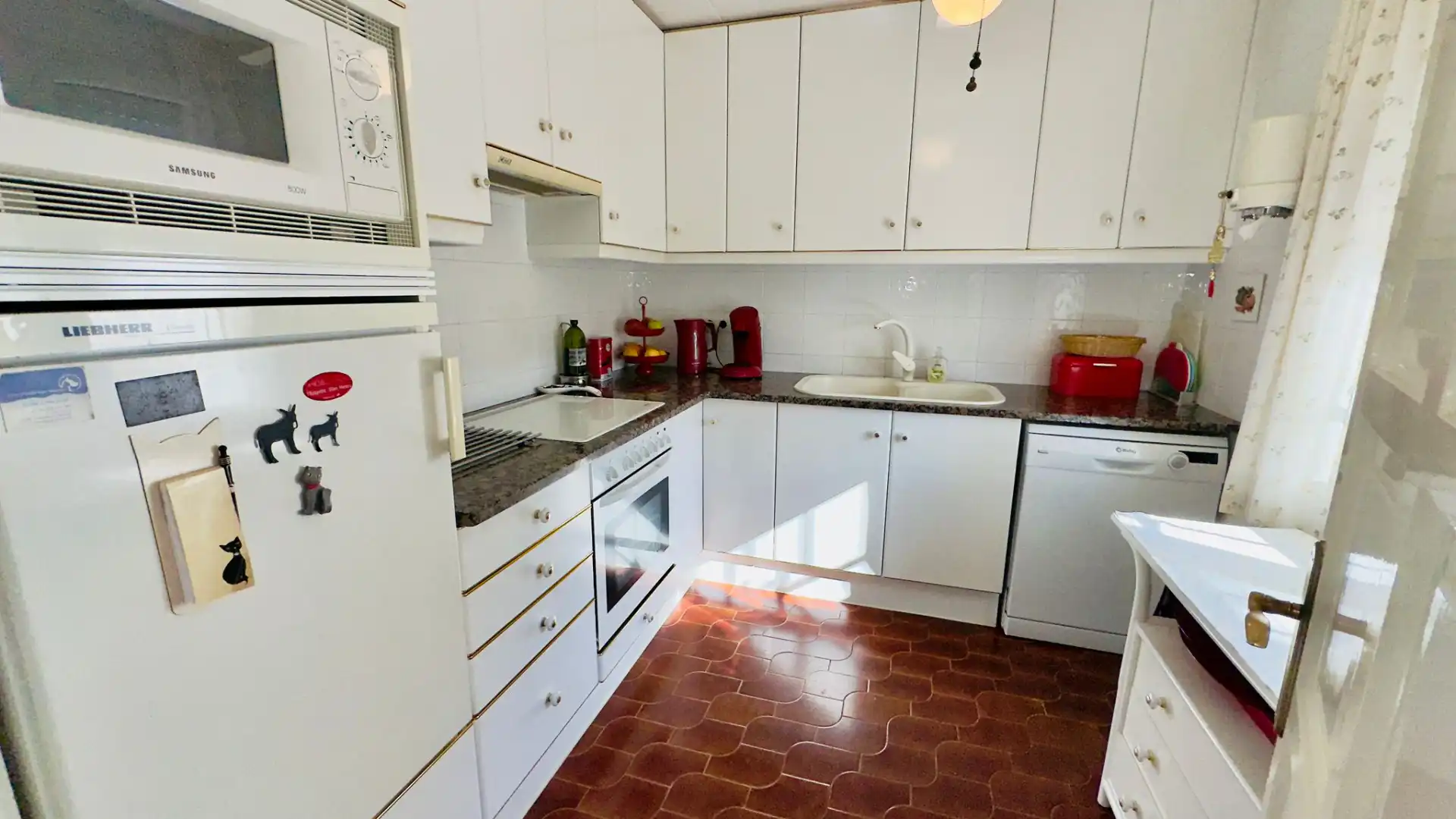 Cocina de Casa o chalet en venta en L'Estartit con Aire acondicionado, Calefacción y Jardín privado