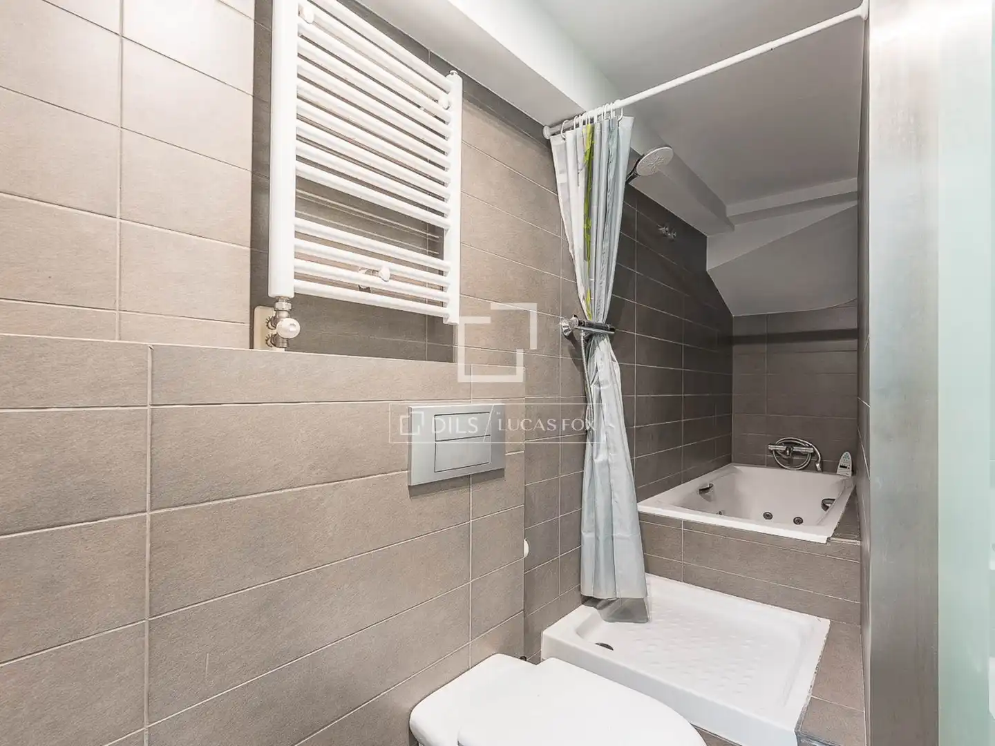 Bany de Casa o xalet en venda en Barcelona amb Aire condicionat, Terrassa i Piscina