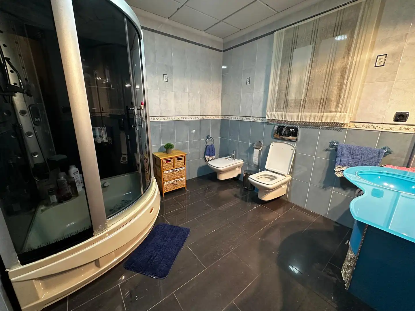 Bany de Casa o xalet en venda en Orihuela amb Jardí privat, Terrassa i Piscina