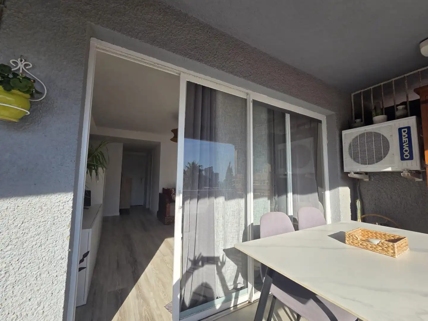 Comedor de Piso de alquiler en Benalmádena con Terraza y Piscina comunitaria
