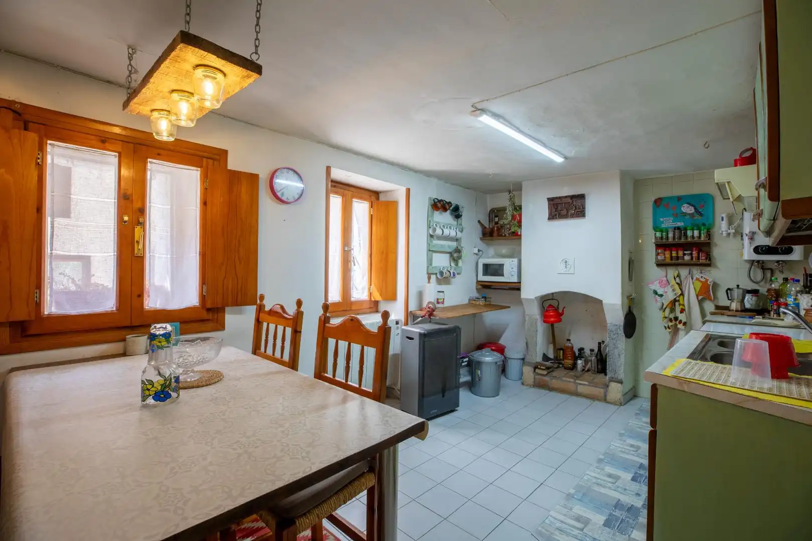 Cocina de Finca rústica en venta en Biescas con Calefacción y Jardín privado