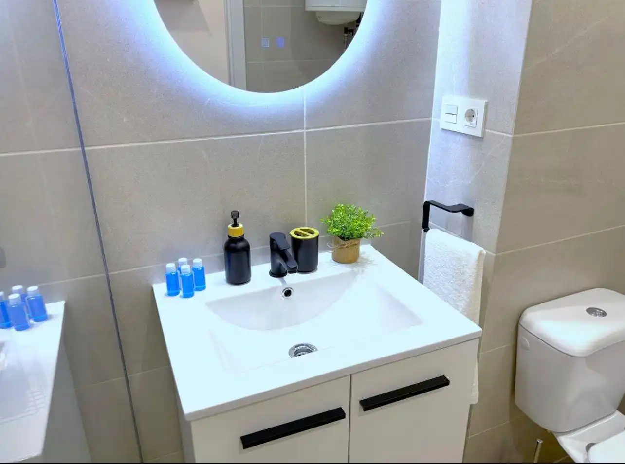 Badezimmer von Wohnung zum Verkauf in Torremolinos mit Klimaanlage