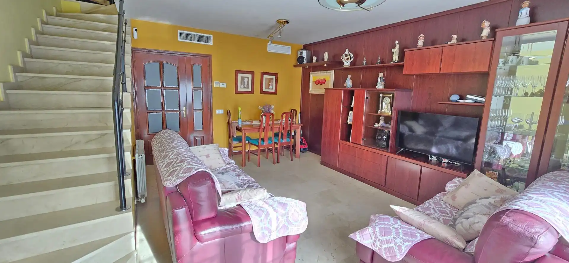 Wohnzimmer von Einfamilien-Reihenhaus zum Verkauf in Santa Perpètua de Mogoda mit Klimaanlage, Heizung und Terrasse
