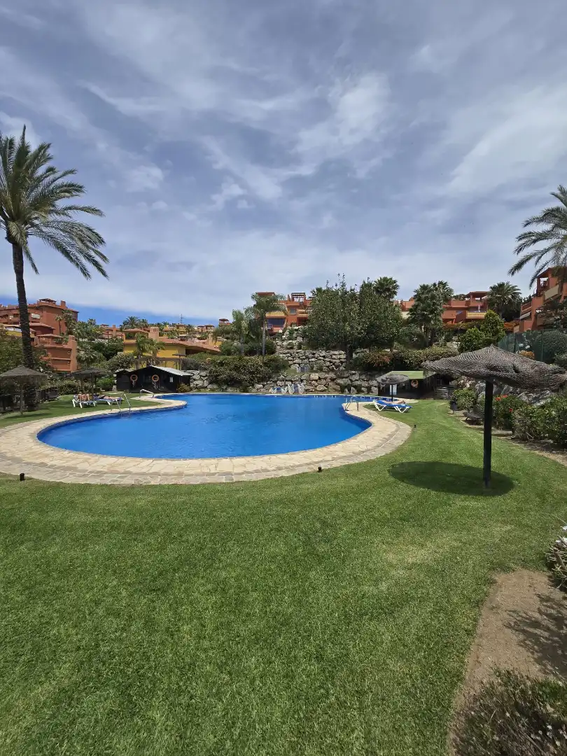 Jardí de Pis en venda en Marbella amb Terrassa, Traster i Piscina comunitària
