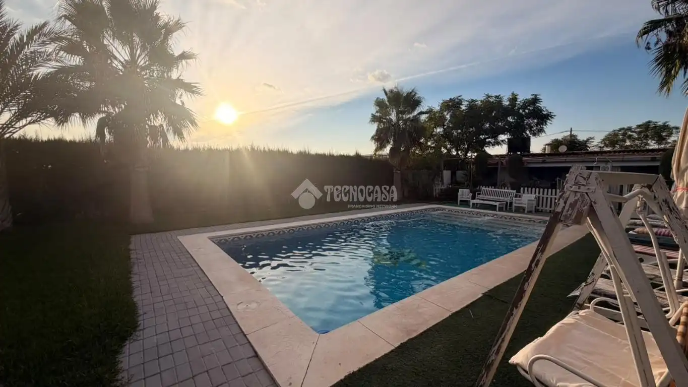 Piscina de Finca rústica en venda en La Lantejuela , Sevilla