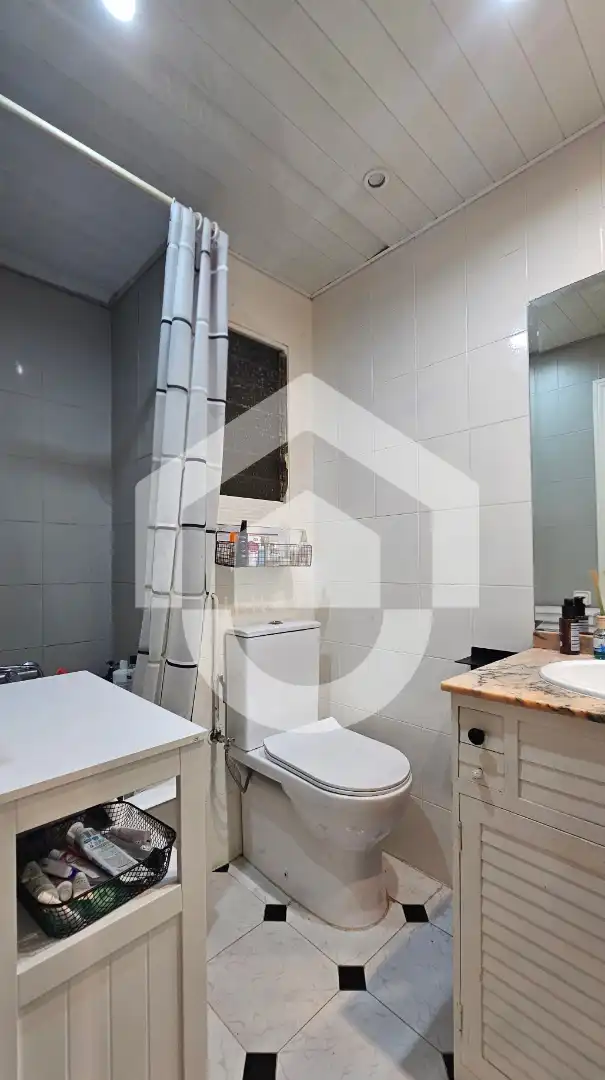 Badezimmer von Wohnung zum Verkauf in Barcelona mit Klimaanlage, Heizung und Parkett