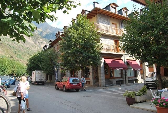 Vista exterior de Apartament en venda en Benasque amb Balcó