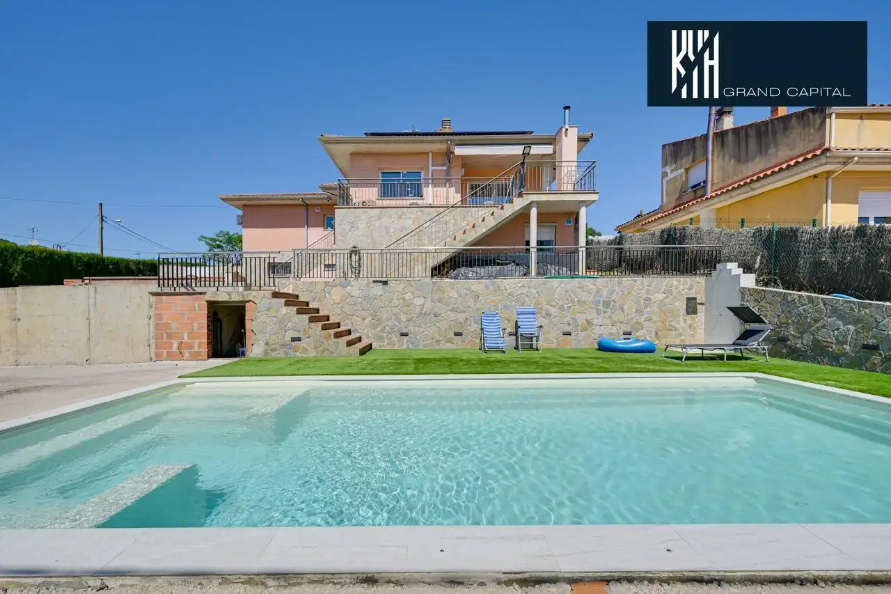 Casa con terraza en venta en Carrer Carrer Casanovas, imagen 3