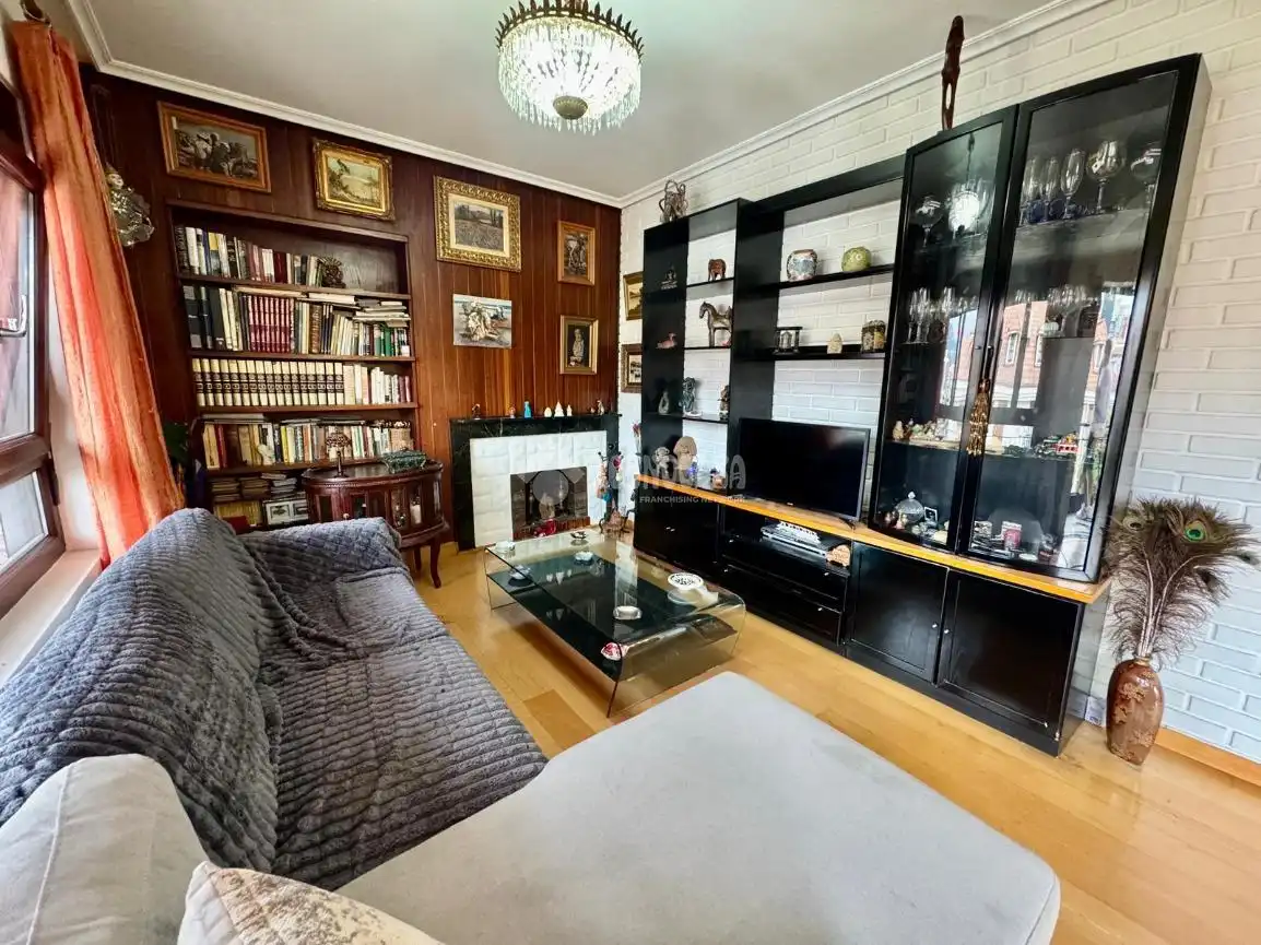 Sala d'estar de Casa o xalet en venda en El Astillero   amb Calefacció, Parquet i Terrassa