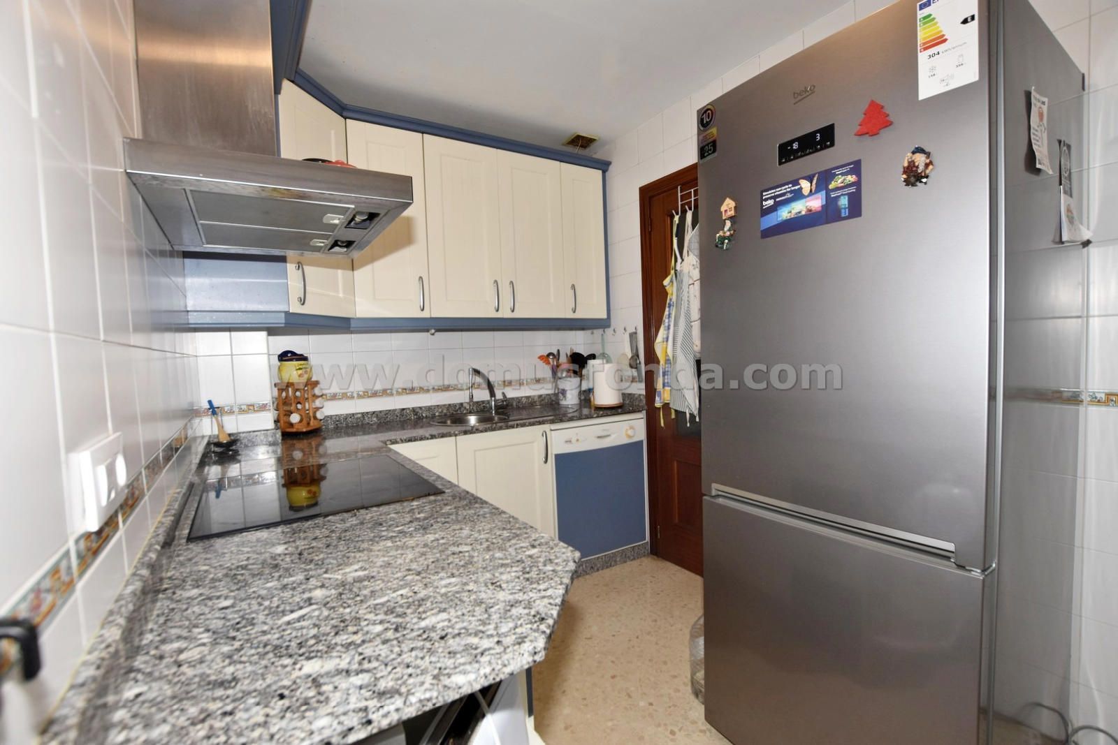 Cuina de Pis en venda en Ronda amb Aire condicionat i Terrassa