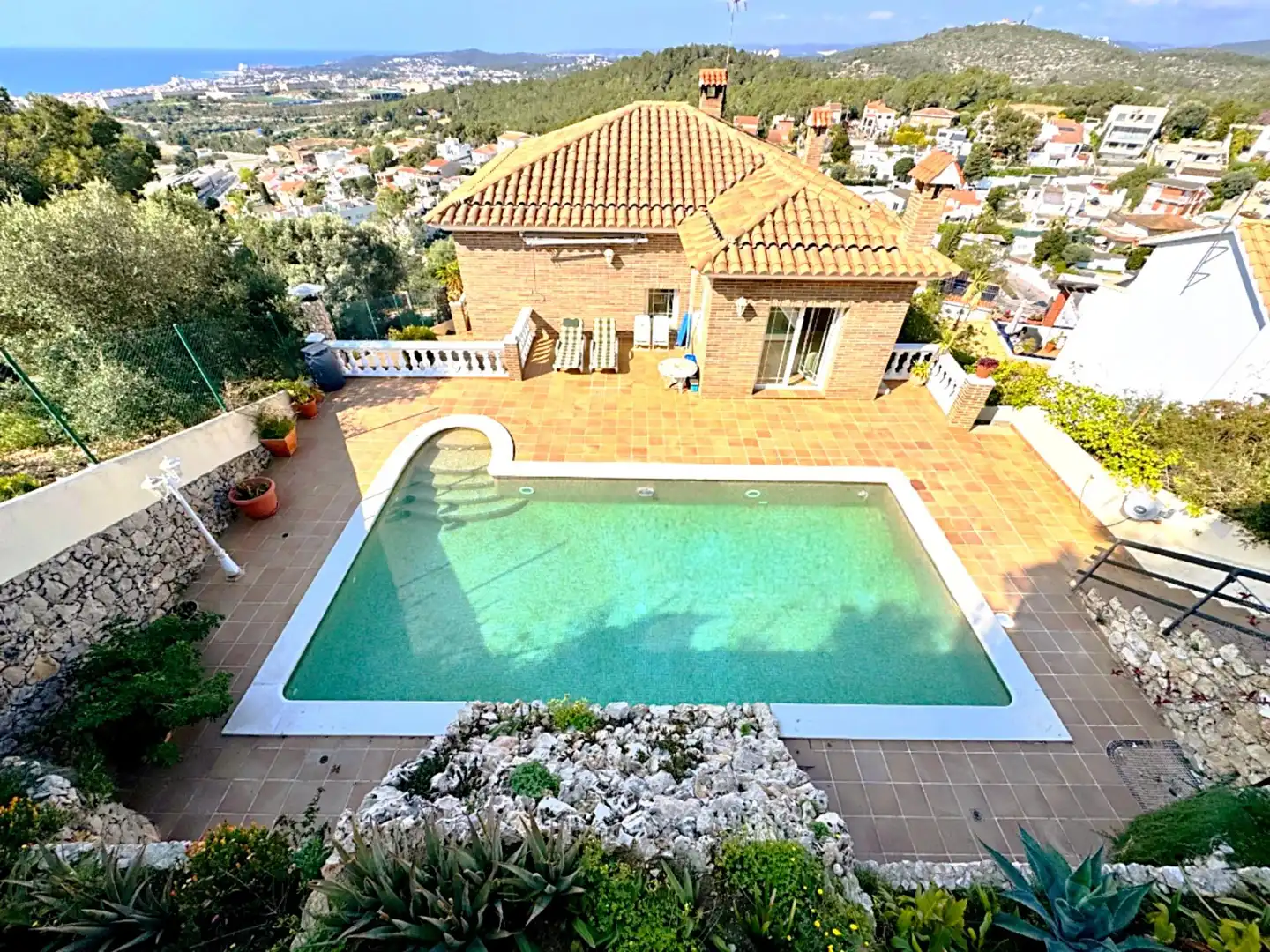 Casa amb piscina en venda a Avenida GARROFERS