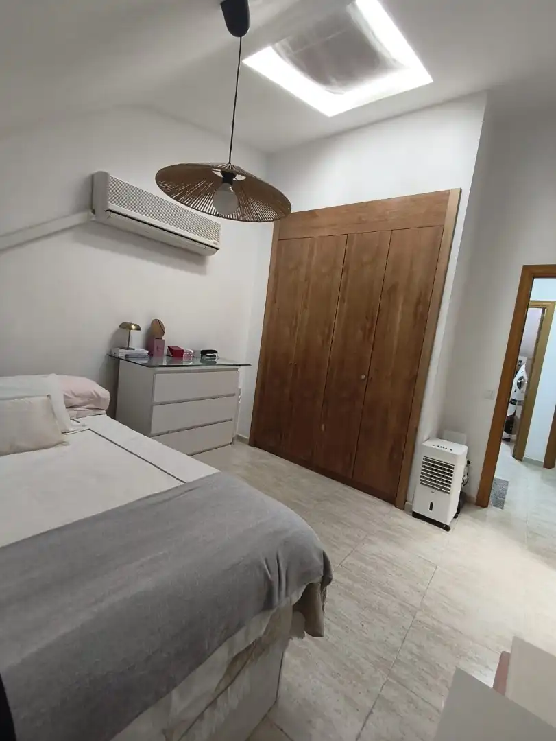 Schlafzimmer von Einfamilien-Reihenhaus zum Verkauf in Casarrubios del Monte mit Klimaanlage, Heizung und Privatgarten