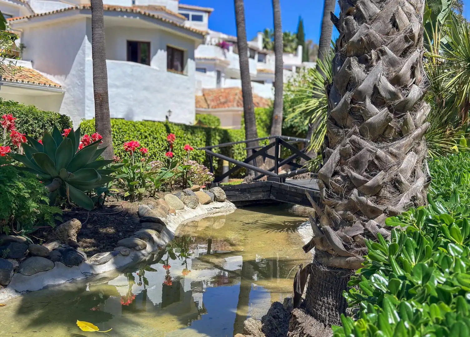 Vista exterior de Planta baja en venta en Marbella con Aire acondicionado, Terraza y Piscina