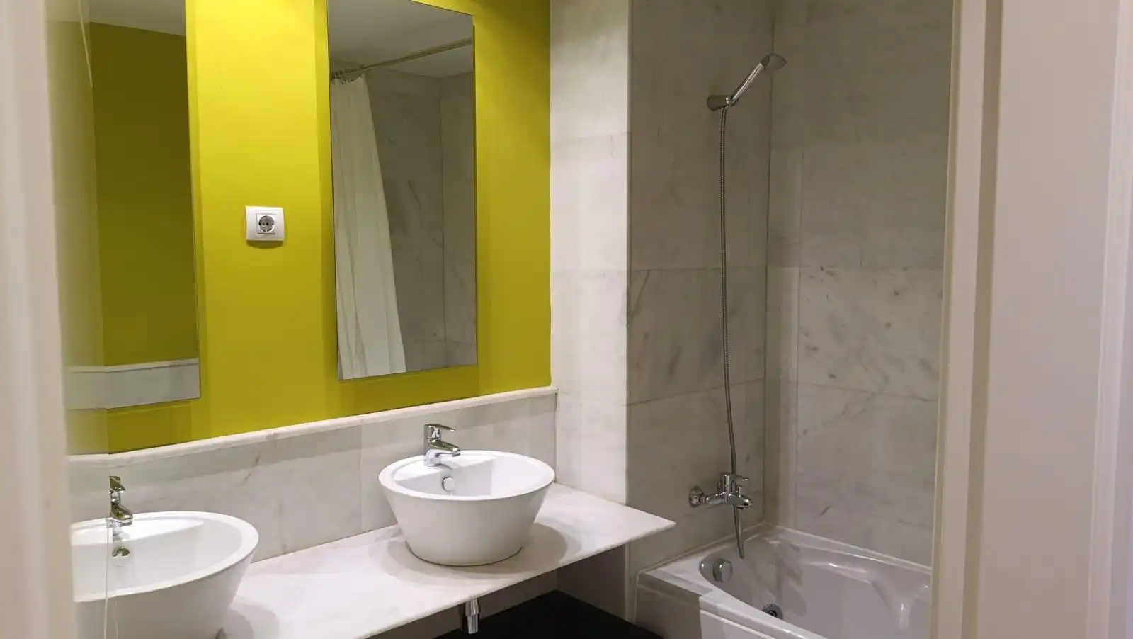Bathroom of Flat for rent in Las Rozas de Madrid  with Air Conditioner, Heating and Private garden