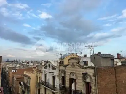 Vista exterior de Pis en venda en Barcelona amb Terrassa i Balcó
