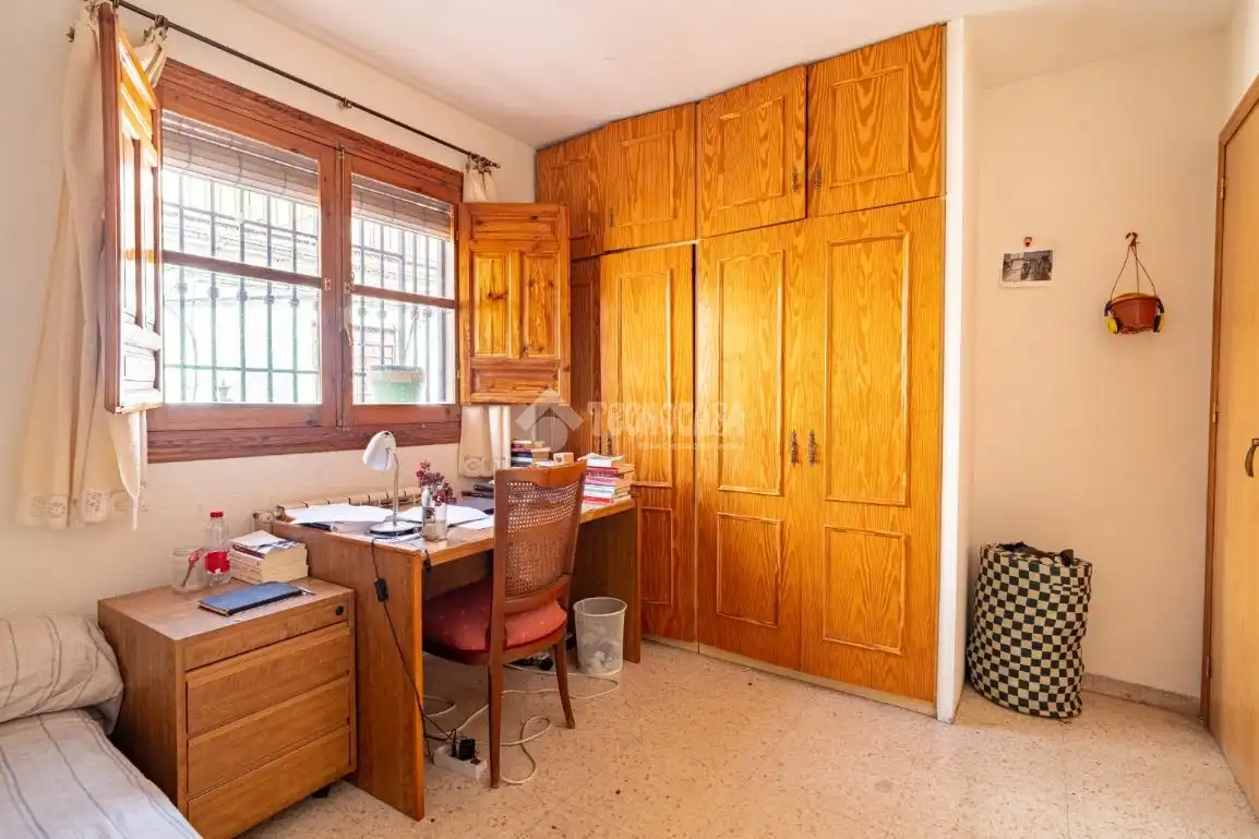 Habitación de Casa adosada en venta en Granada con Aire acondicionado