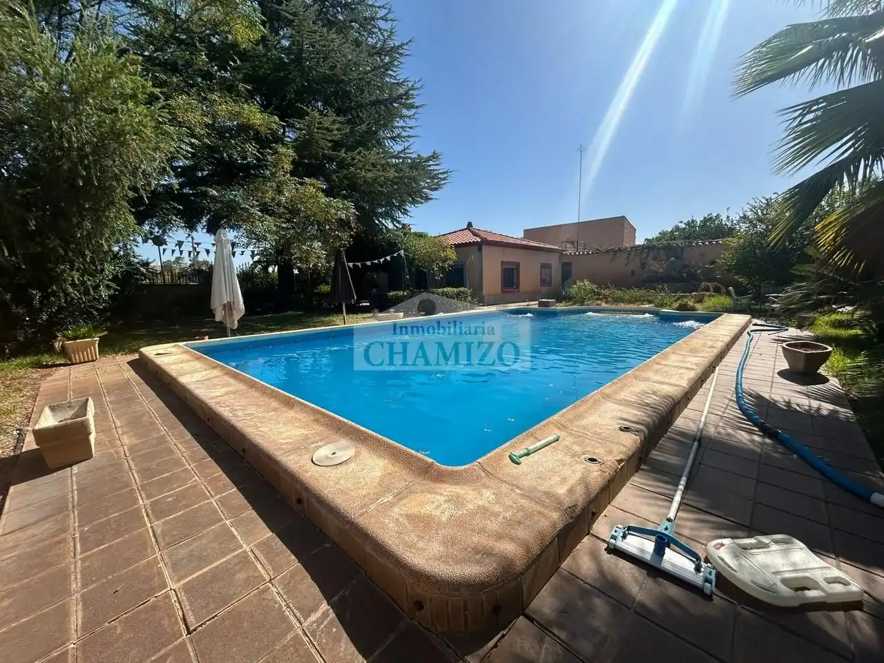 Chalet con piscina en venta en Calle San Francisco 63