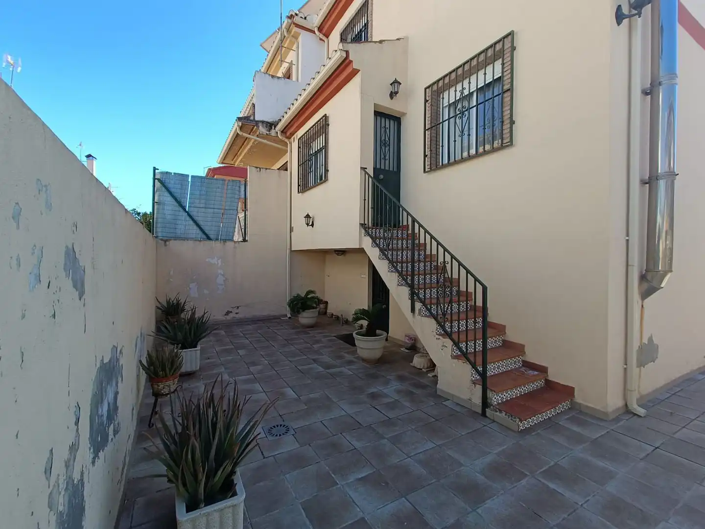 Vista exterior de Casa o chalet en venta en Cúllar Vega con Calefacción y Trastero