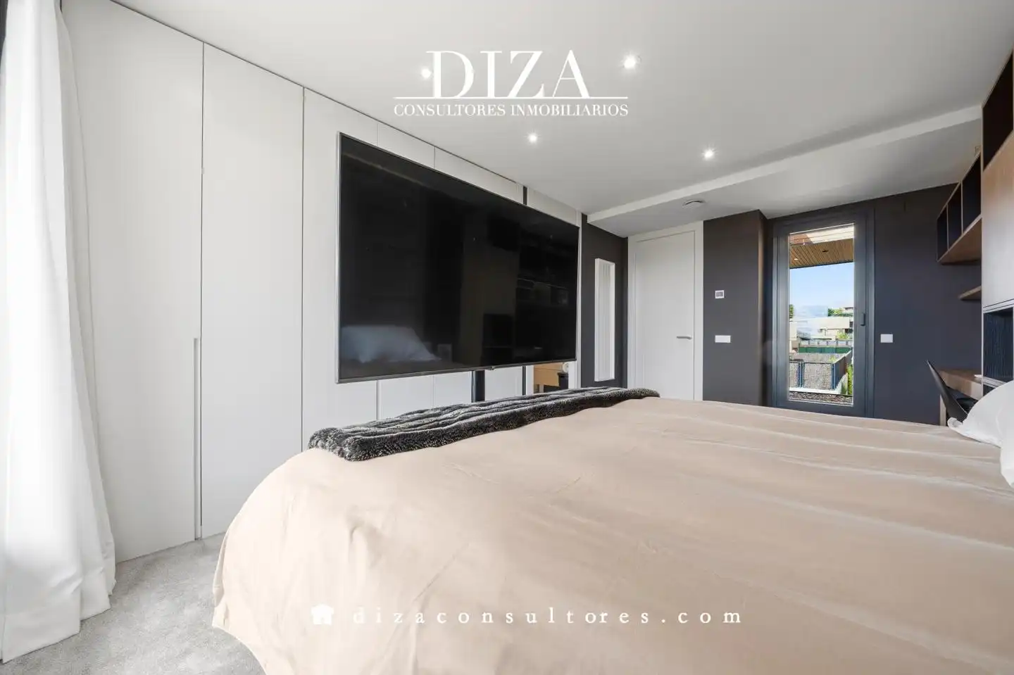 Bedroom of Houses for sale in Las Rozas de Madrid  with Air Conditioner, Heating and Private garden